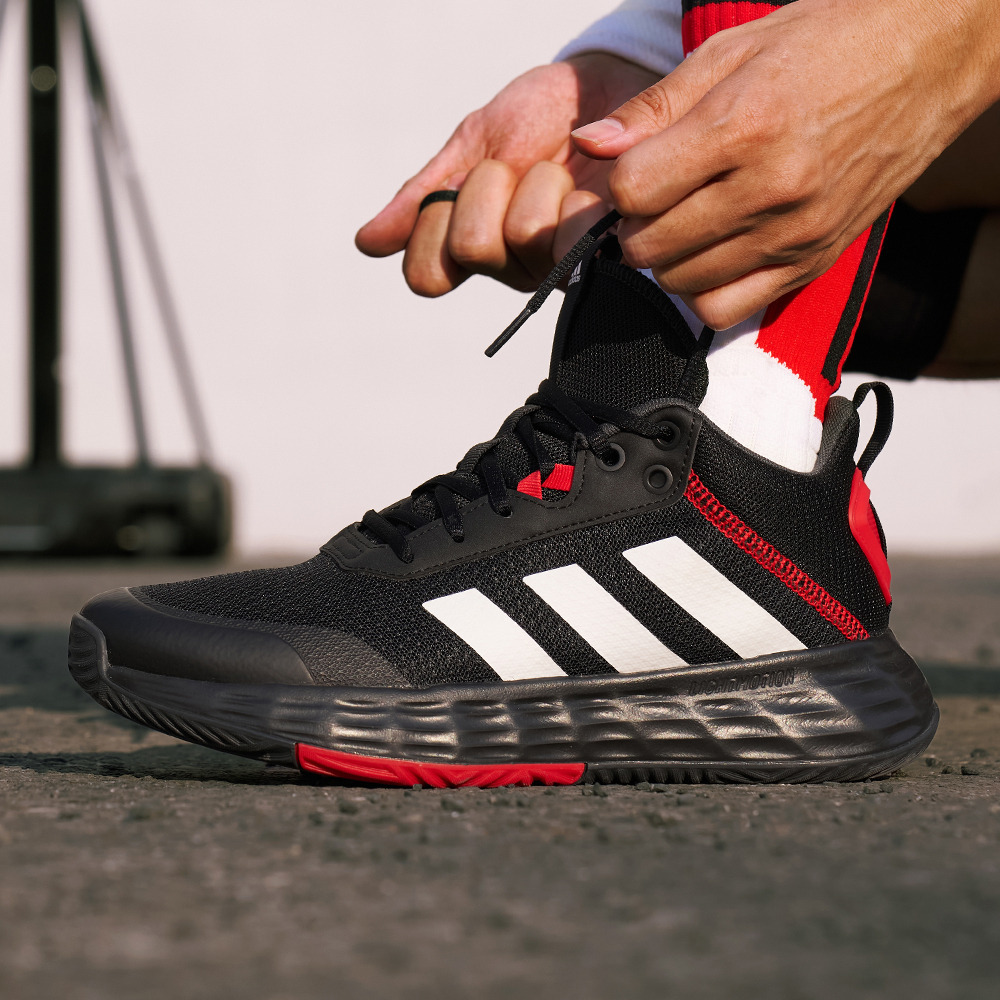 阿迪达斯 马年红品OWNTHEGAME 2.0中高帮团队款实战篮球鞋 H00471