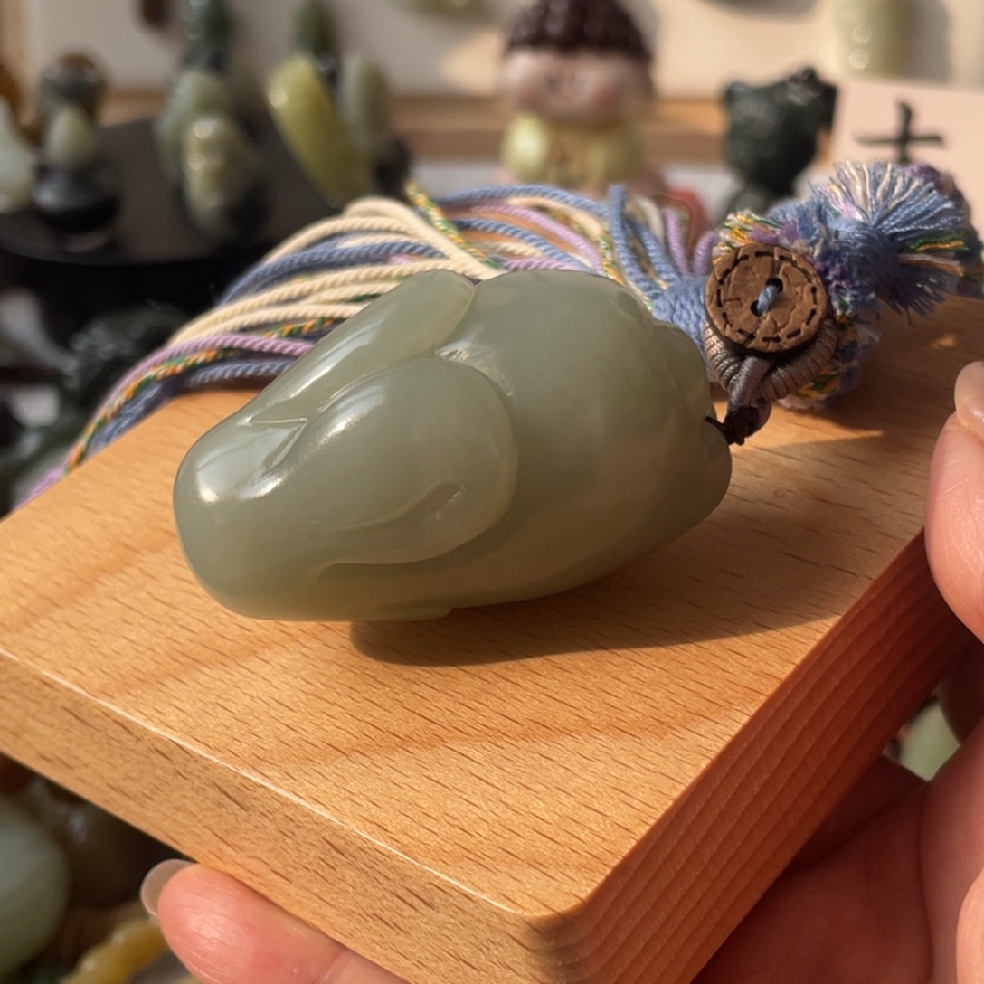 和田玉未镶嵌把件