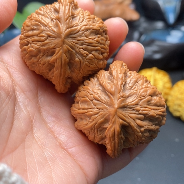 文玩核桃把件绣球43尺