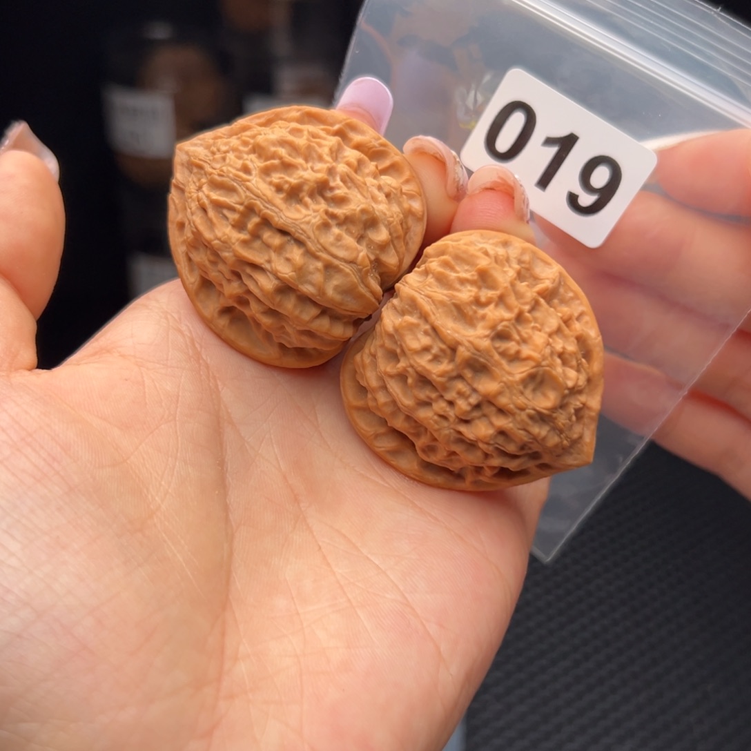 ****。文玩核桃吊坠金牛