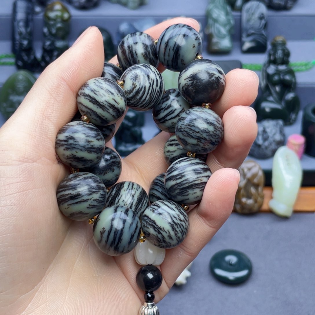 和田玉颈饰未镶嵌十*?