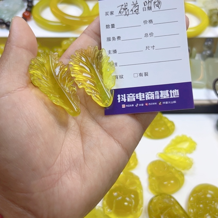 残***雨蛇纹石玉未镶嵌颈饰