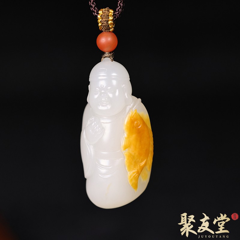 聚友堂王伟玉雕8.2克新疆和田玉籽料沁皮苏工白玉童子抱鱼挂件坠