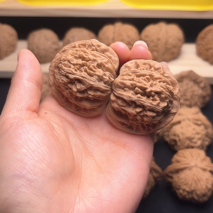 文玩核桃把件42.5四座楼