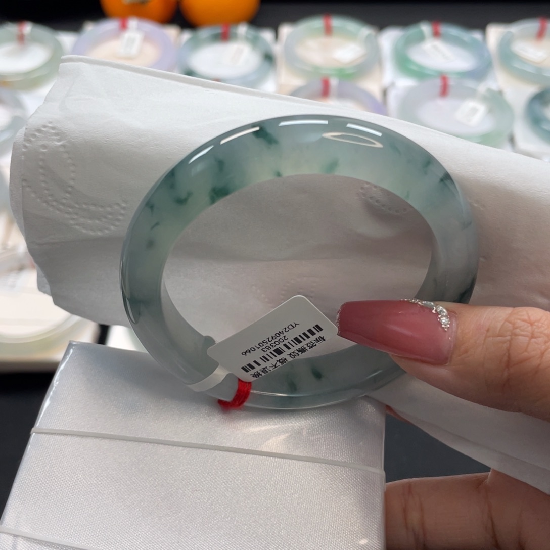 【闪购商品】翡翠手镯未镶嵌高冰飘兰花56圈口6号