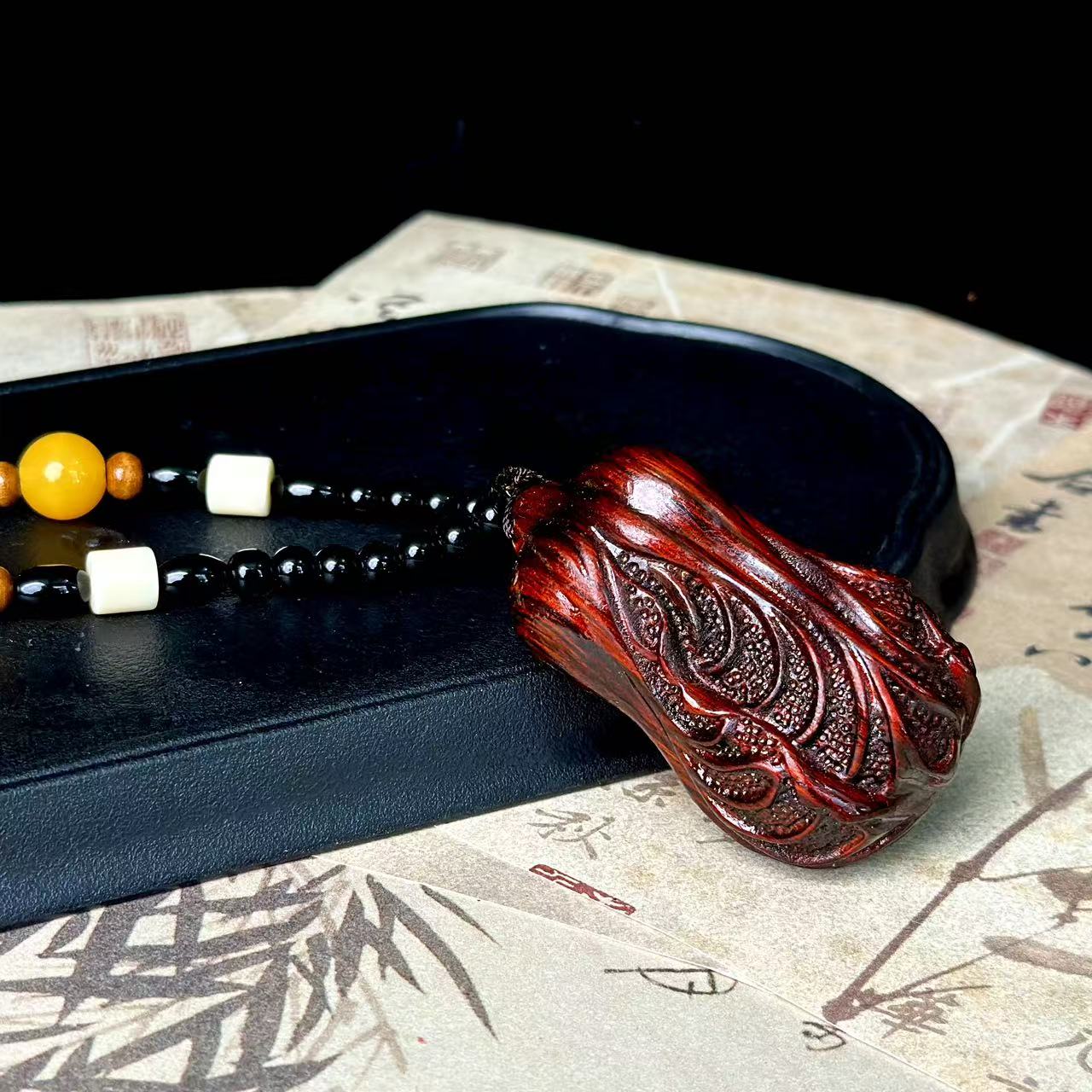 QW140  小叶紫檀白菜把件