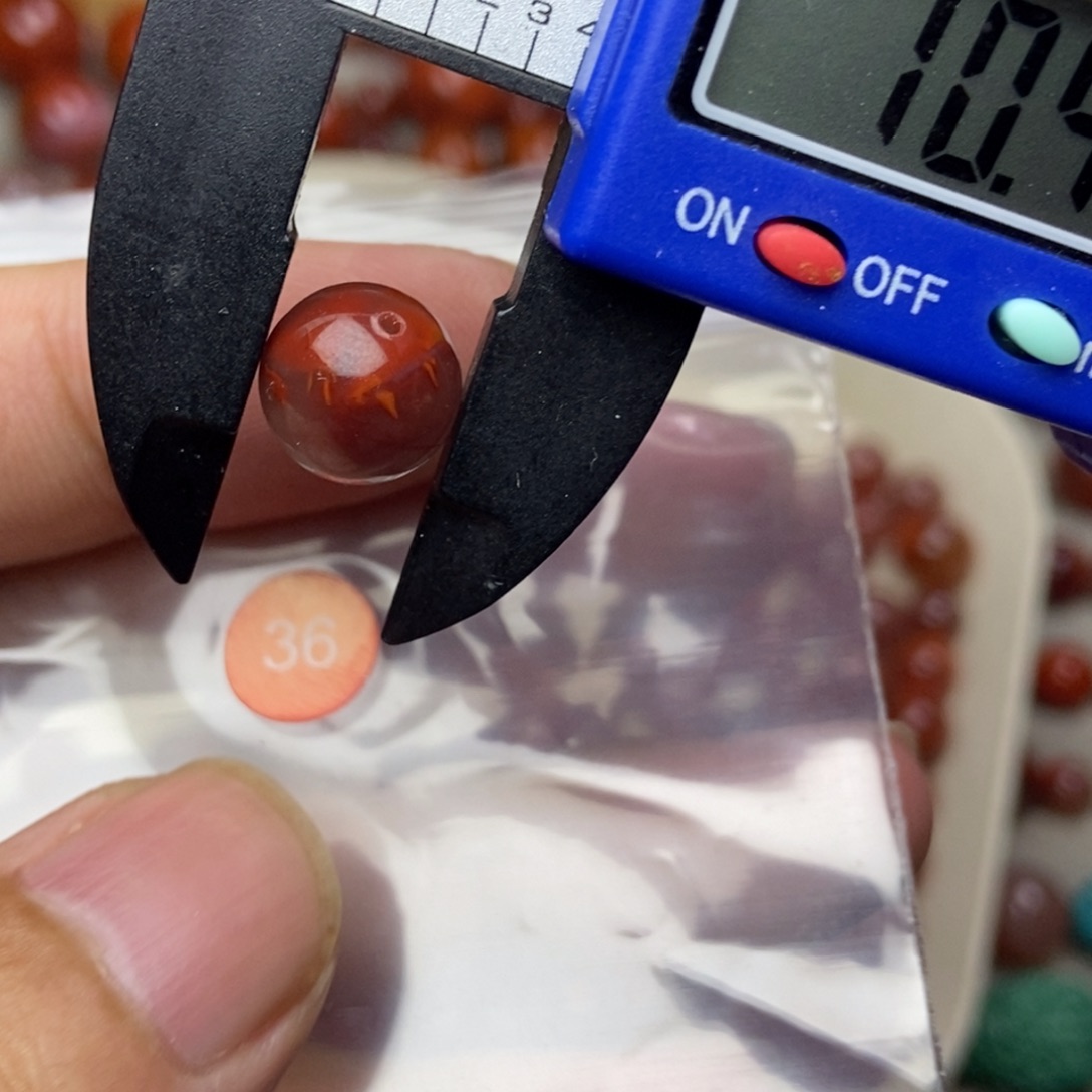 南红玛瑙未镶嵌有瑕疵