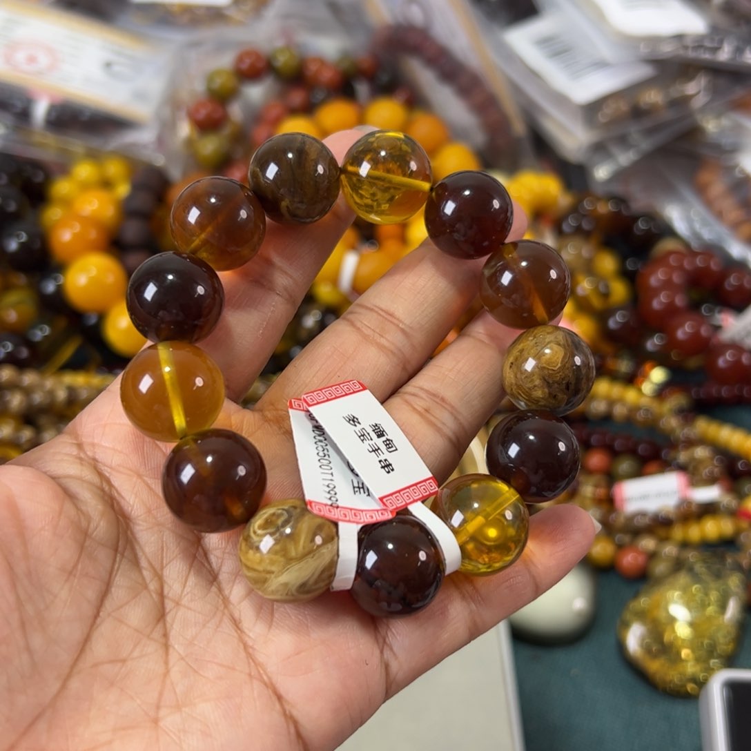 未镶嵌琥珀珠宝奇石1477