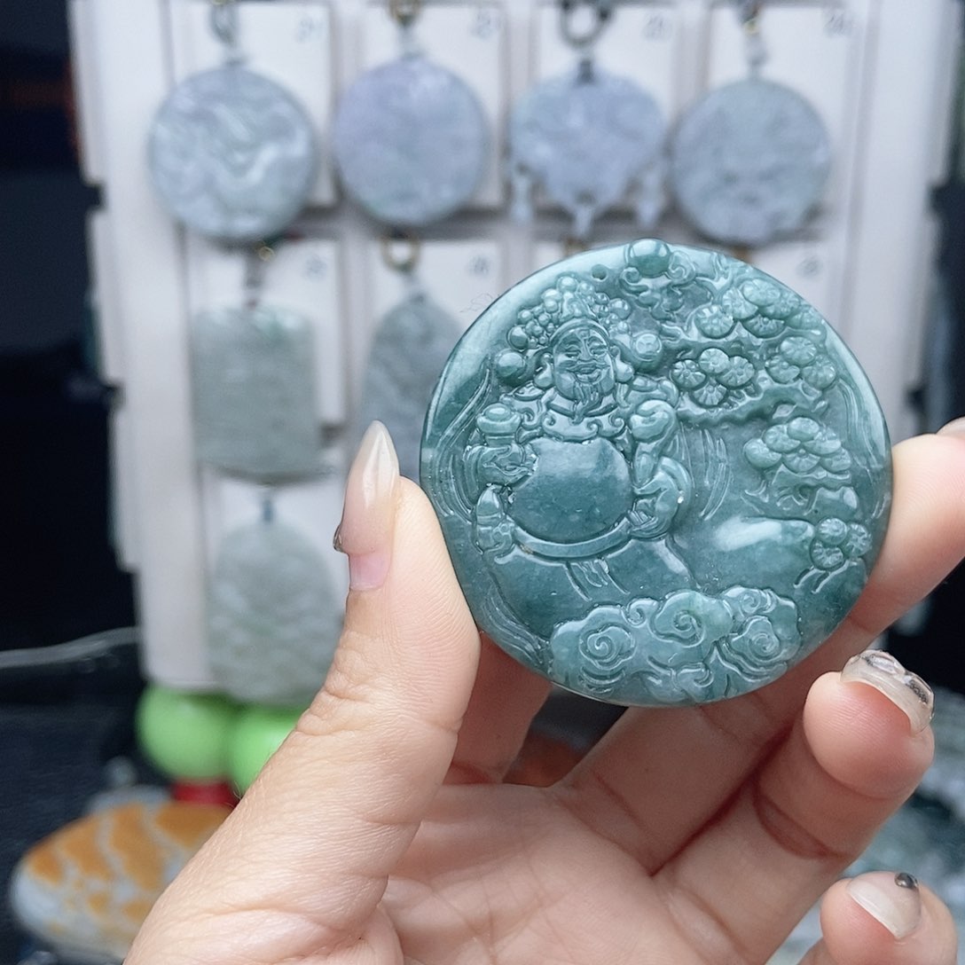 翡翠颈饰未镶嵌翡翠