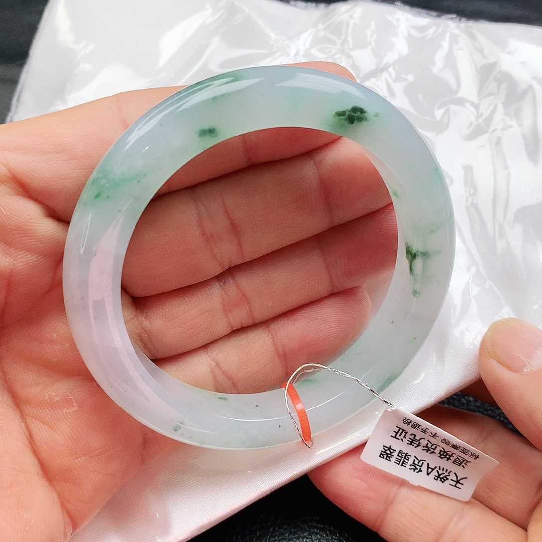 翡翠手镯未镶嵌嘻*天然翡翠手镯