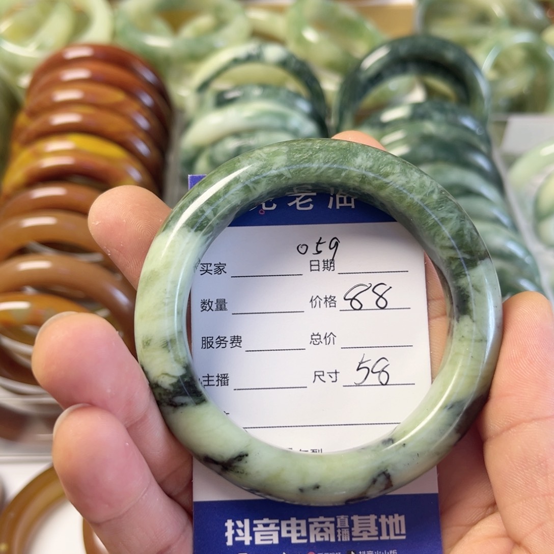 透闪石-蛇纹石玉手镯未镶嵌