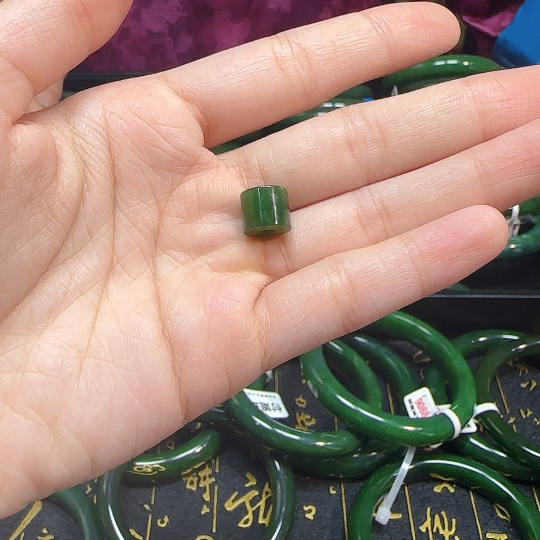 和田玉未镶嵌颈饰路路通