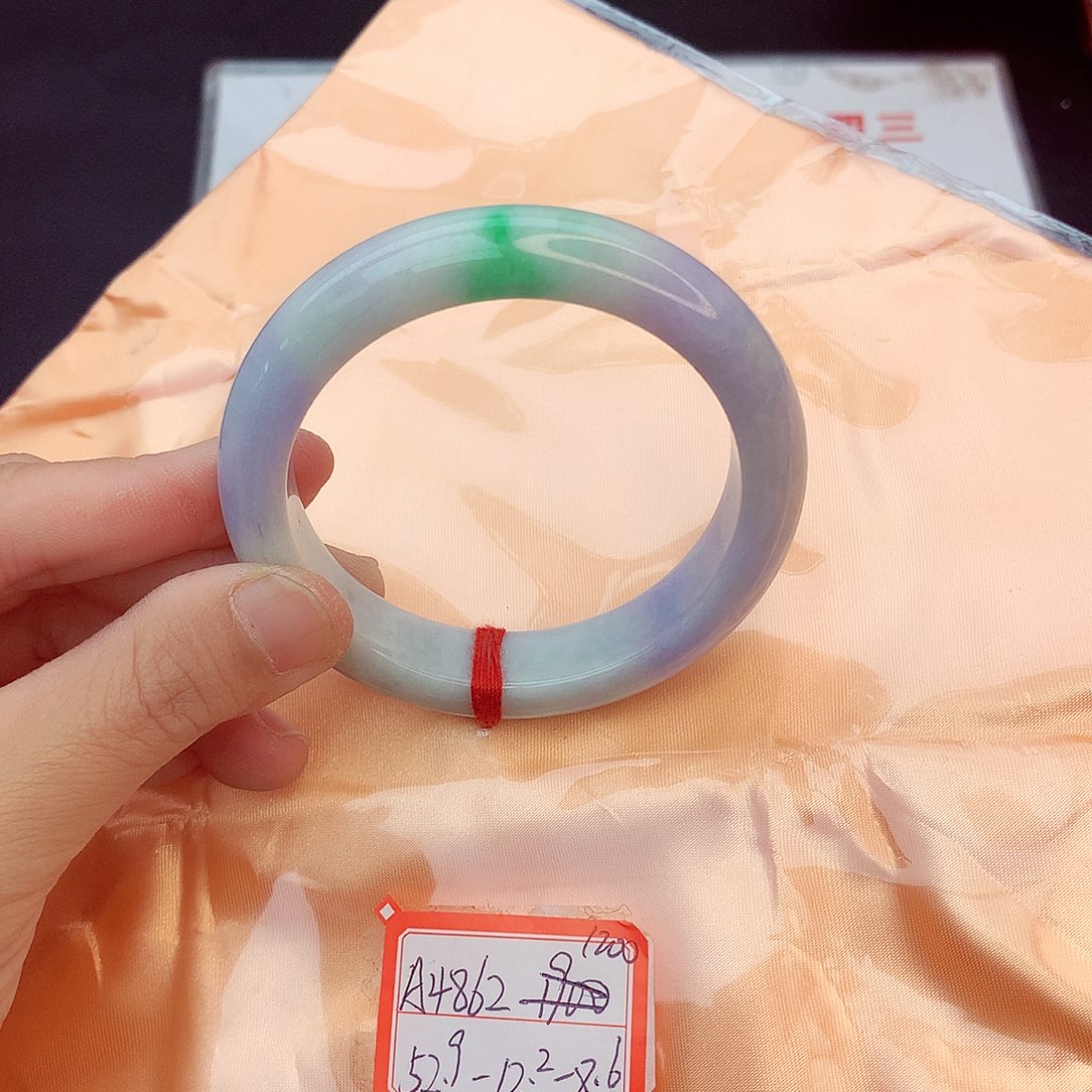 翡翠手镯未镶嵌翡翠