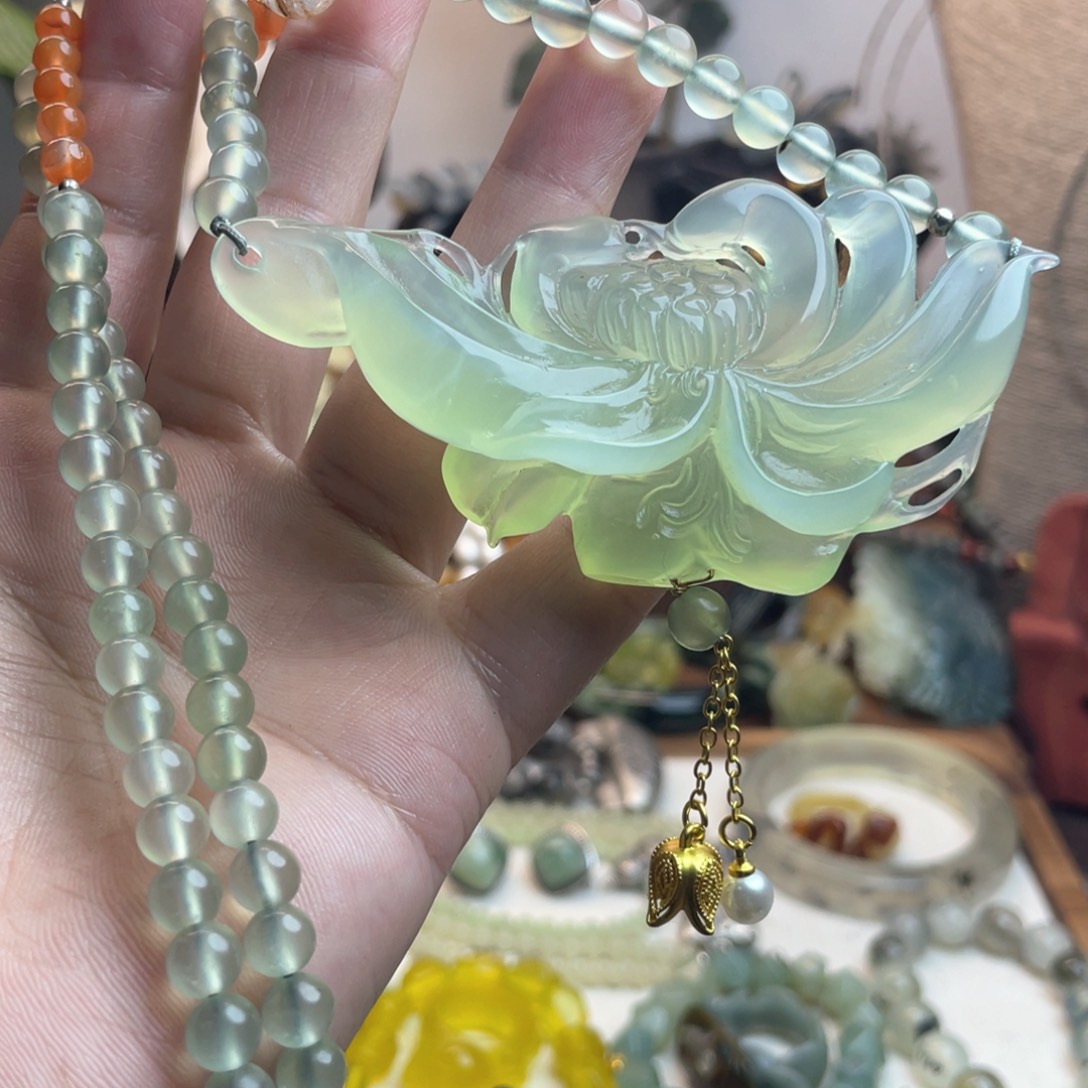 未镶嵌蛇纹石玉吊坠