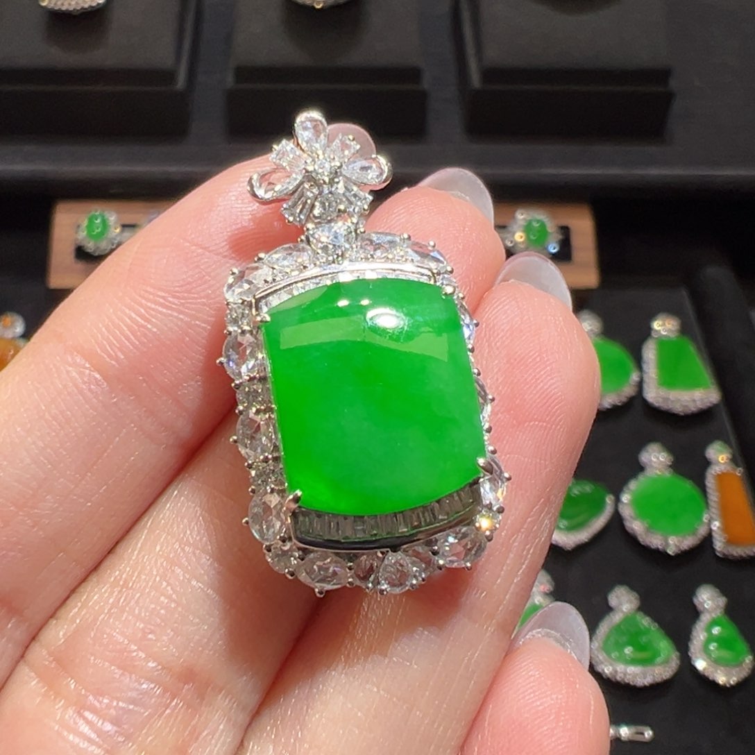 翡翠颈饰18K金镶嵌收到货48小时鉴赏期