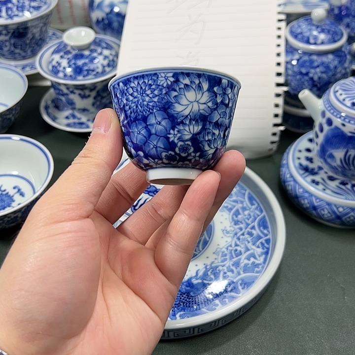 微瑕柴窑蓝底万花薄胎大杯