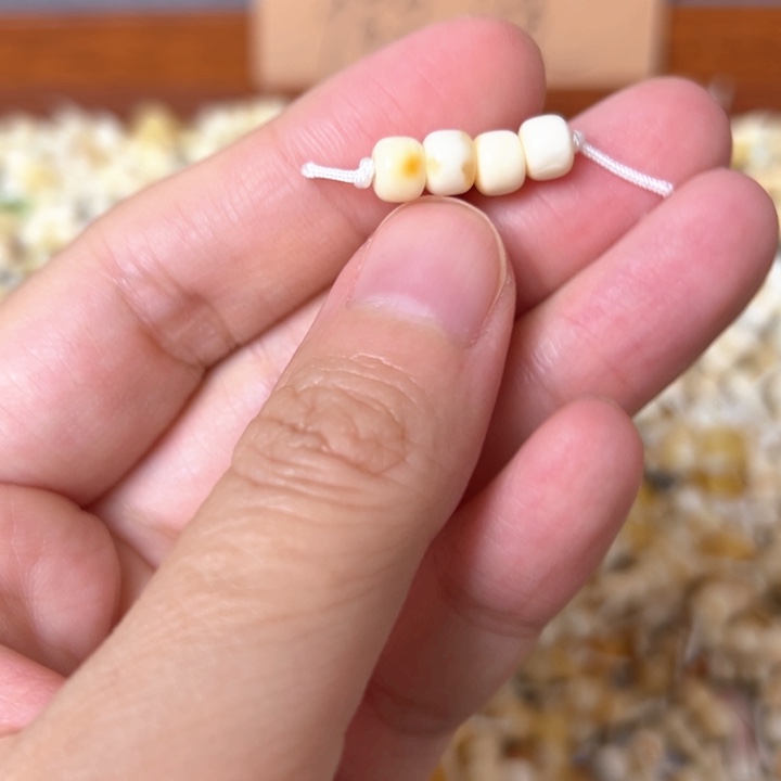蜜蜡未镶嵌裸石5.5mm一组