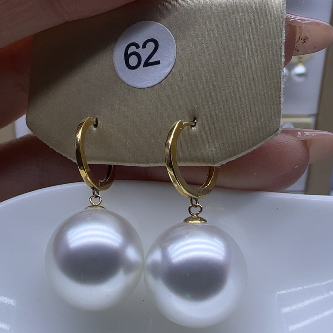 淡水珍珠18K金镶嵌耳饰