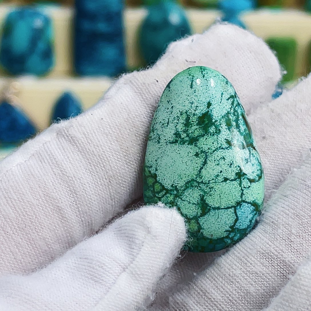 绿松石未镶嵌颈饰