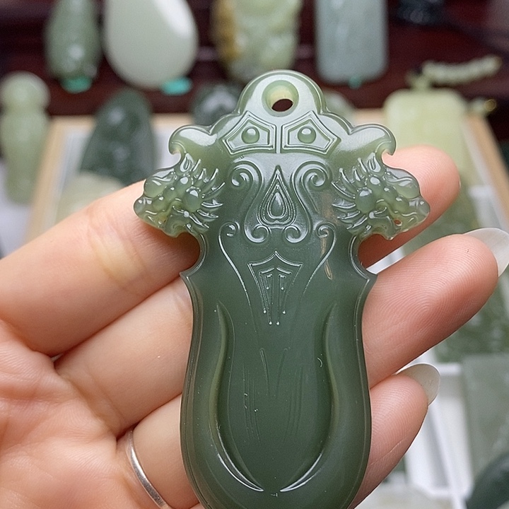 和田玉未镶嵌颈饰