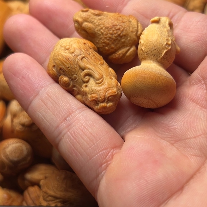 飞***猫实心竹雕刻手把件