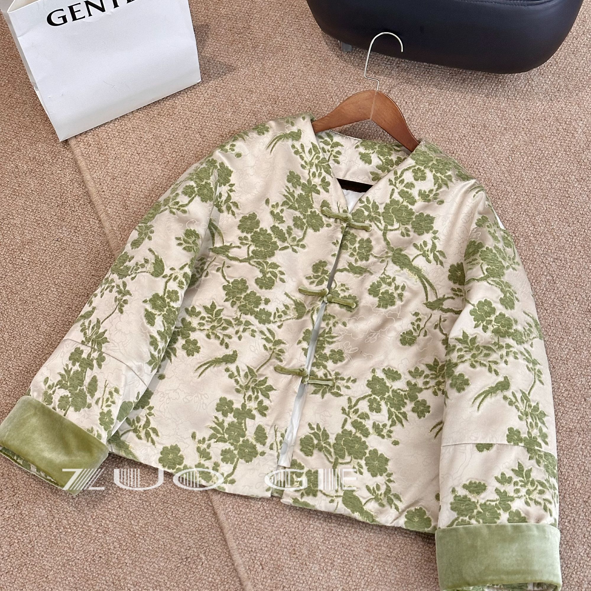 新中式重工盘扣刺绣磨毛袖口高蓬羽绒服外套Z0018