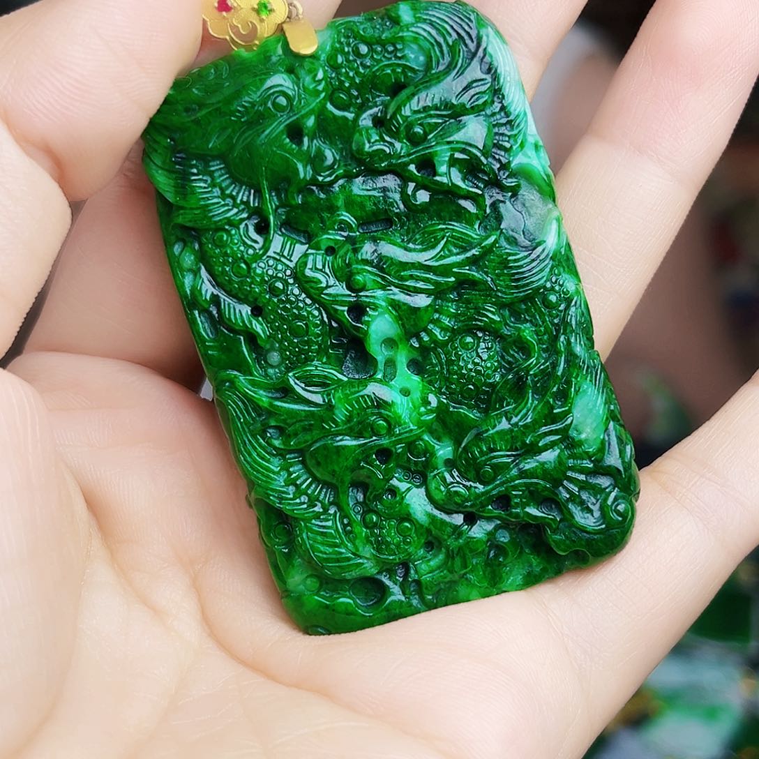 翡翠18K金镶嵌颈饰蓝*多样性