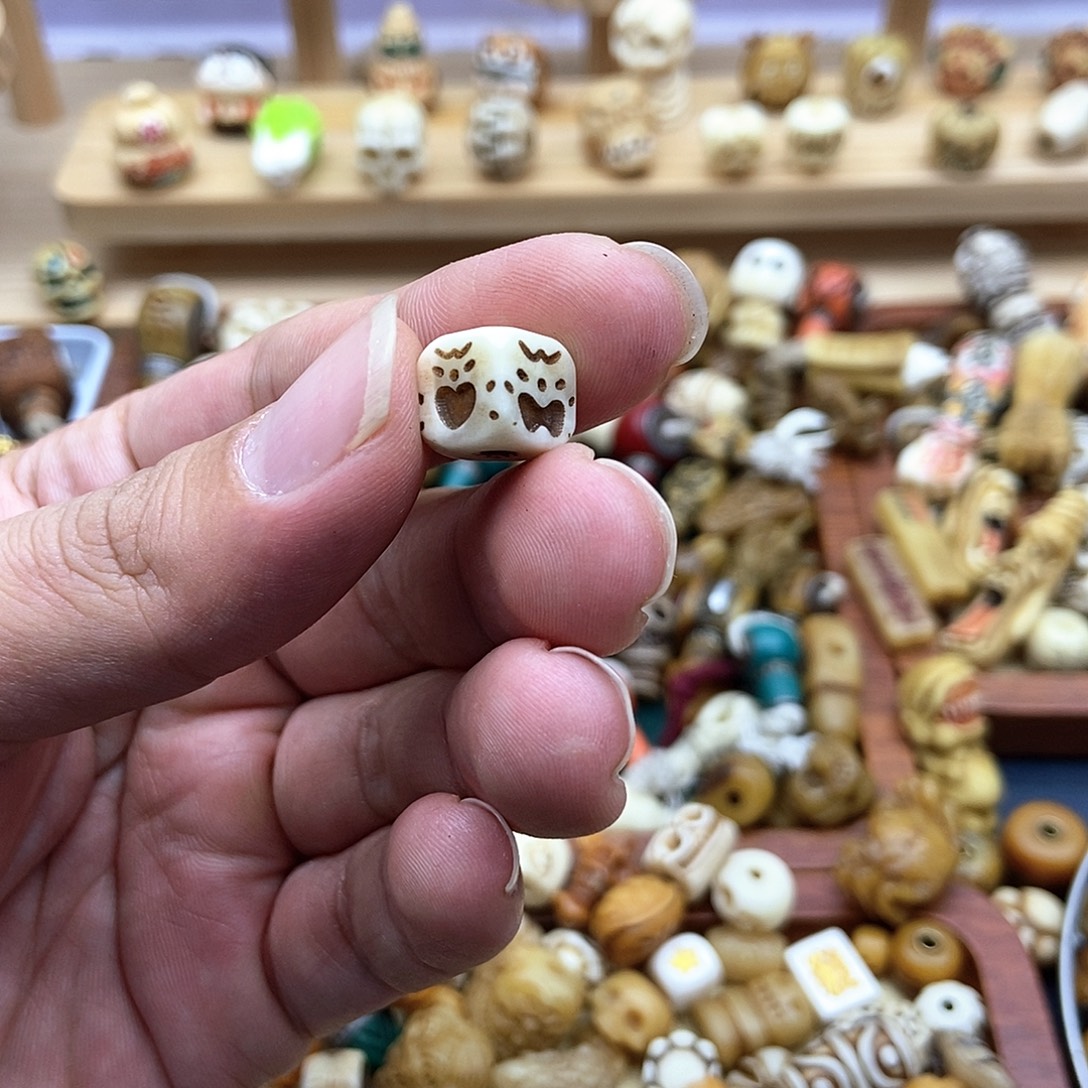 其他鹿骨10毫米喜怒哀乐配饰背云