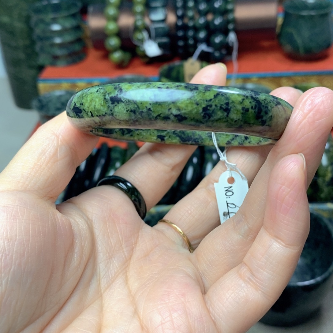 用***1蛇纹石玉未镶嵌药王石
