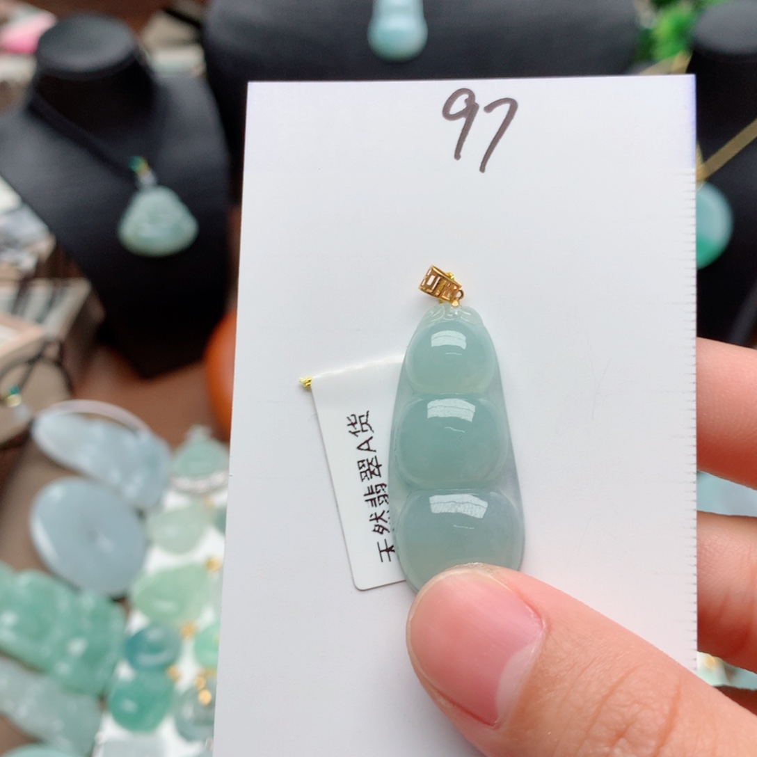 翡翠颈饰18K金镶嵌小**?吊坠