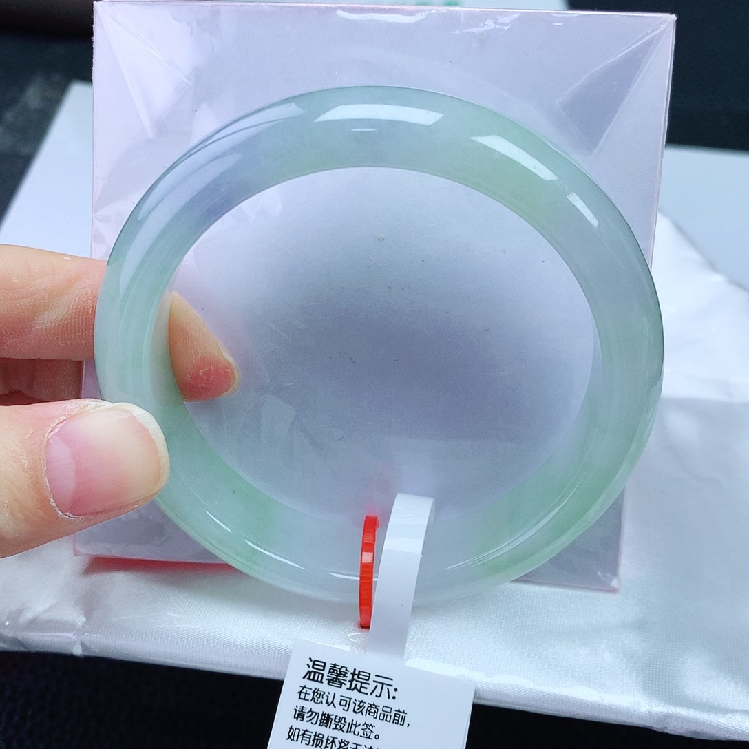 翡翠手镯未镶嵌56+轮胎