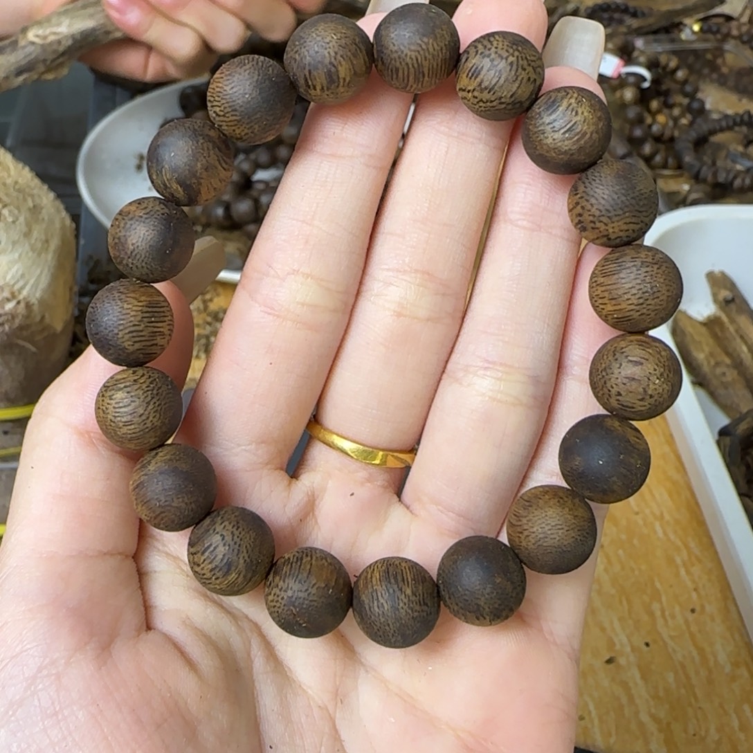 茹****沉香碎屑沉香海南莺歌绿1.1单圈12g+