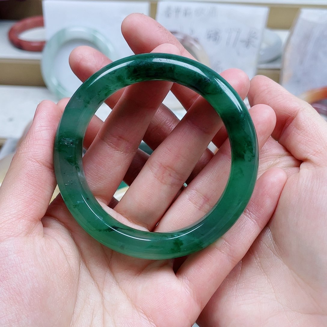 石英质玉手镯未镶嵌