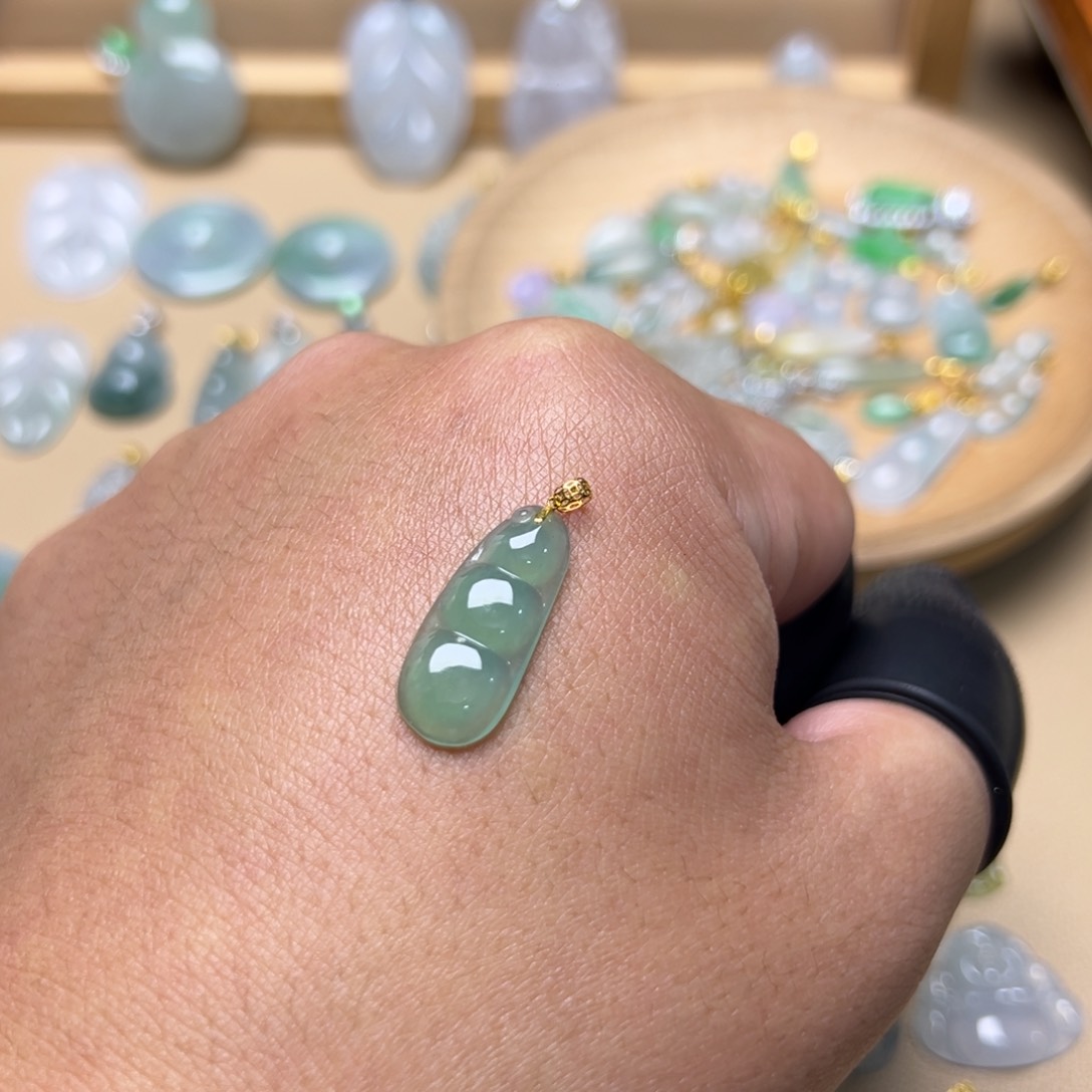 翡翠颈饰18K金镶嵌豆子