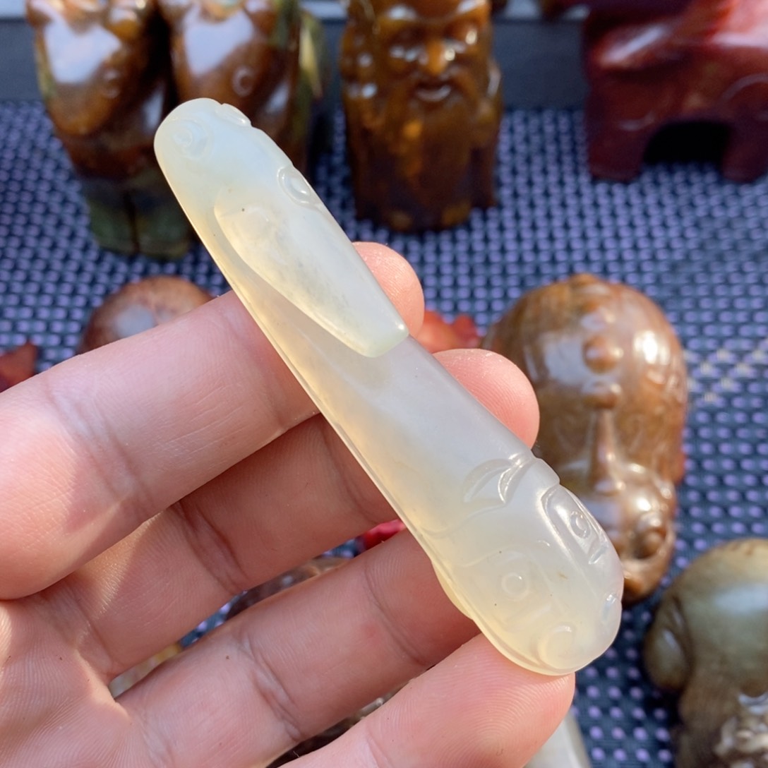 蛇纹石玉颈饰未镶嵌