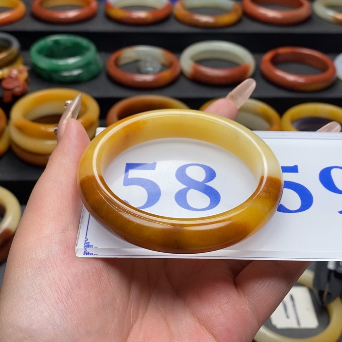 石英质玉（黄龙玉）手镯未镶嵌