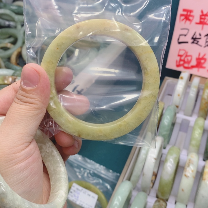 土***月蛇纹石玉未镶嵌手镯
