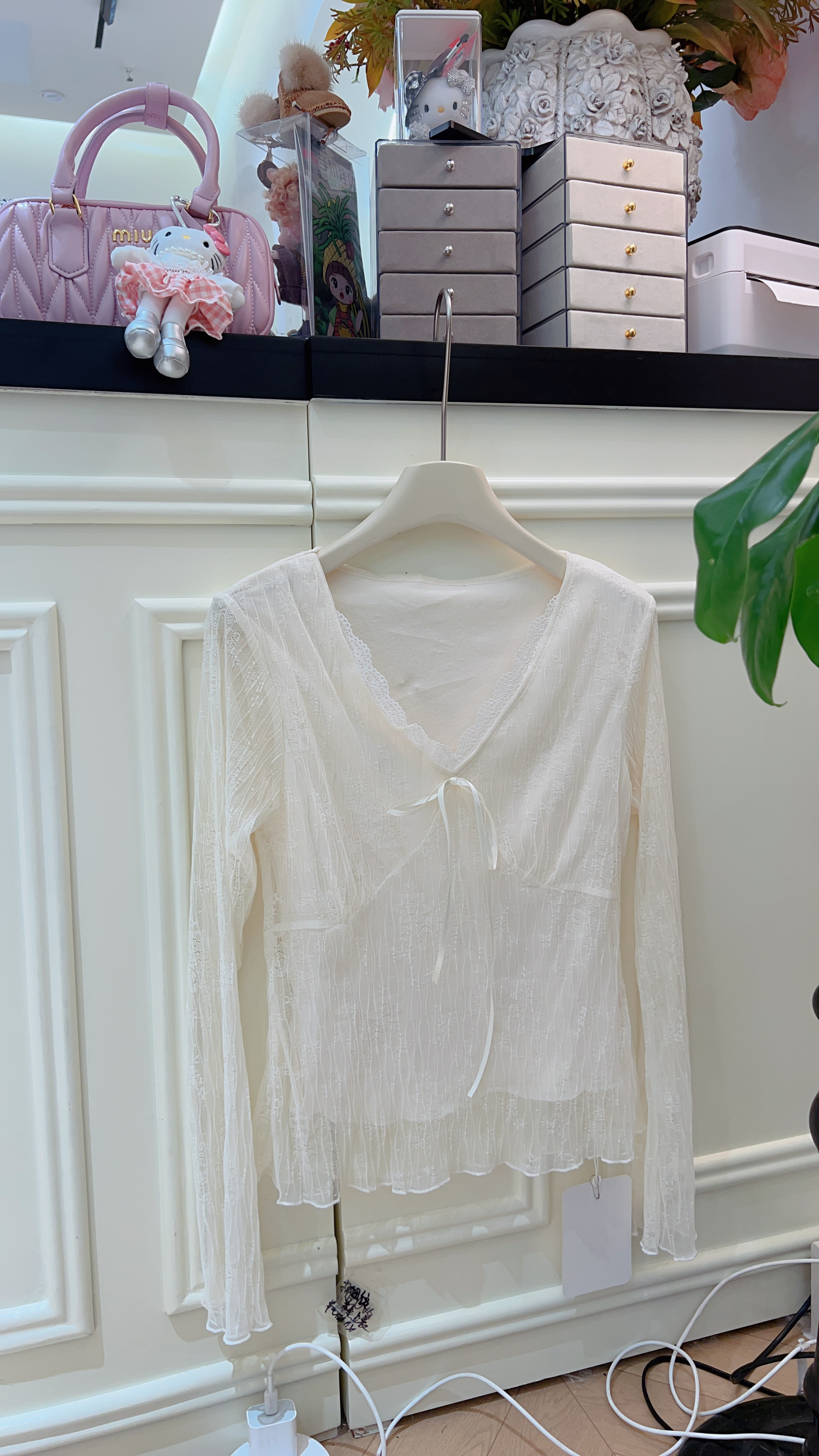 法式纯欲V领蕾丝衫女长袖修身显瘦打底衫小衫