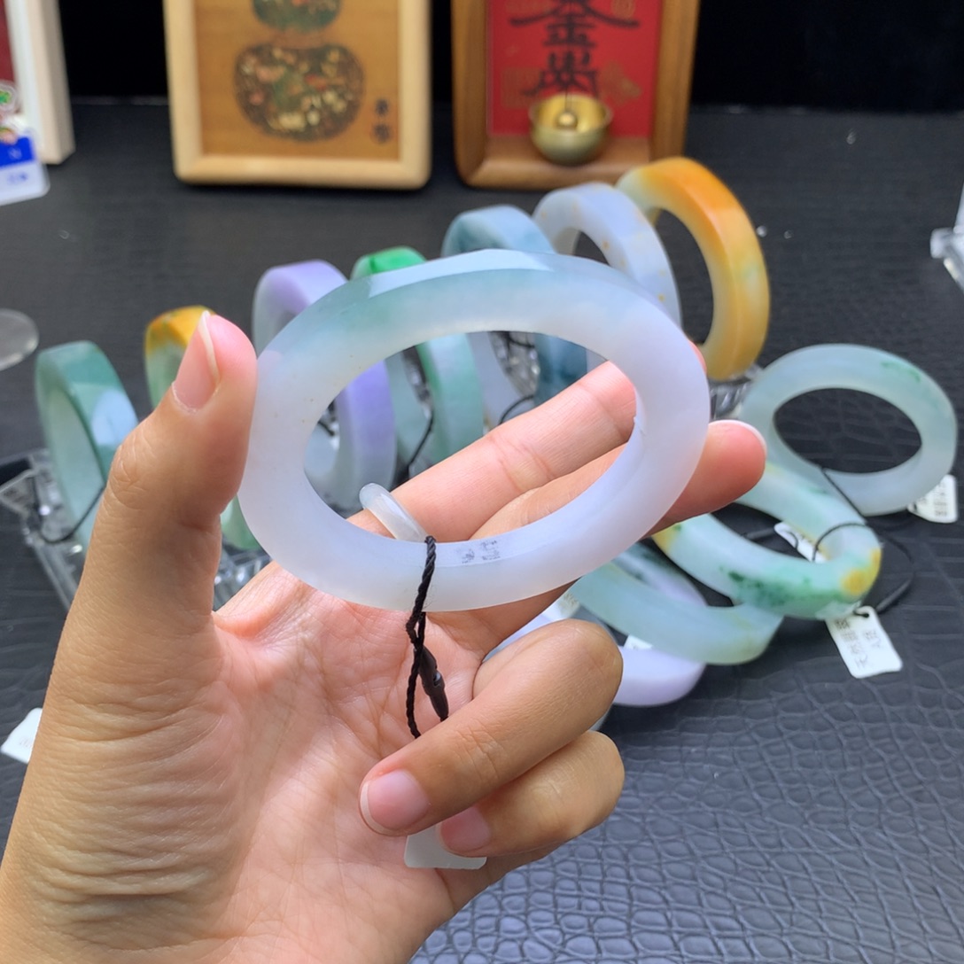 定制翡翠未镶嵌翡翠手镯
