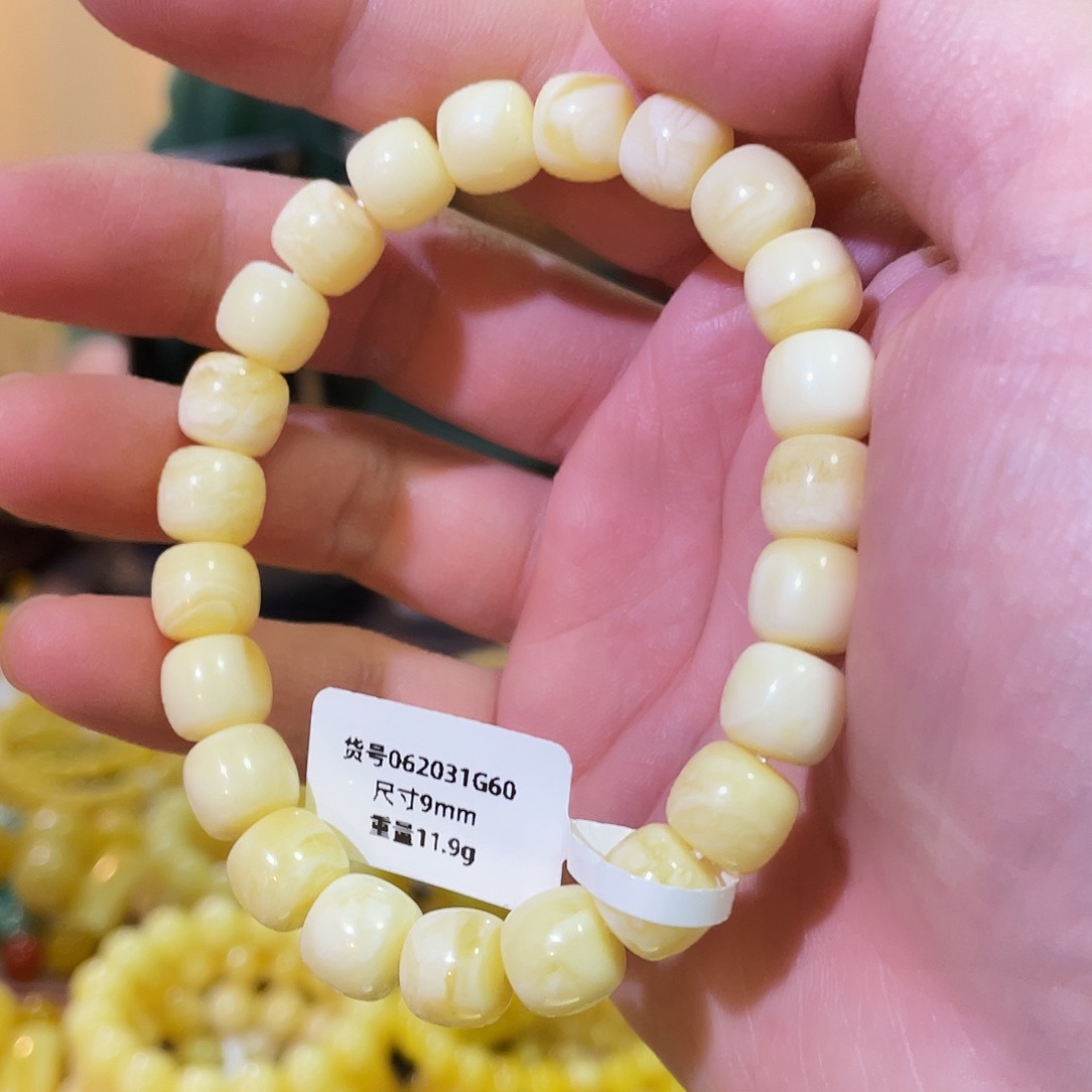 琥珀未镶嵌颈饰11.9g