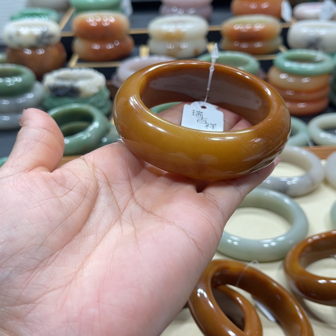 石英质玉手镯未镶嵌