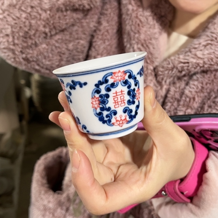 瓷片景德镇陶瓷杯子。红。