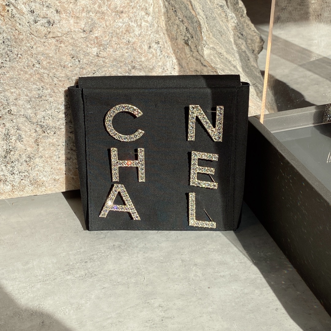 未使用 Chanel/香奈儿 走秀款浅金色满钻字母胸针 六字母组合