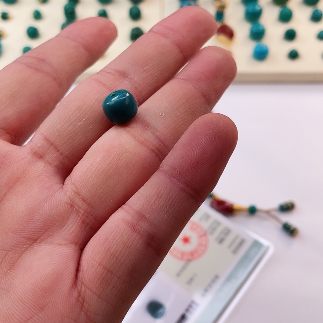 绿松石颈饰未镶嵌