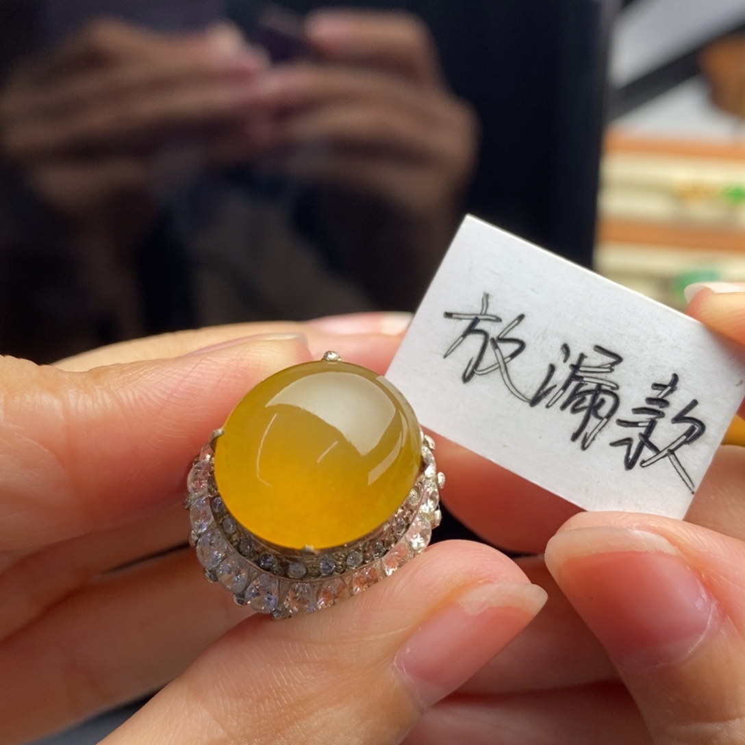 定制翡翠未镶嵌    超值黄翡蛋面
