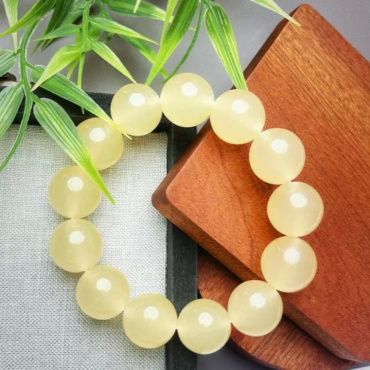 YU040   淡黄菩提手串