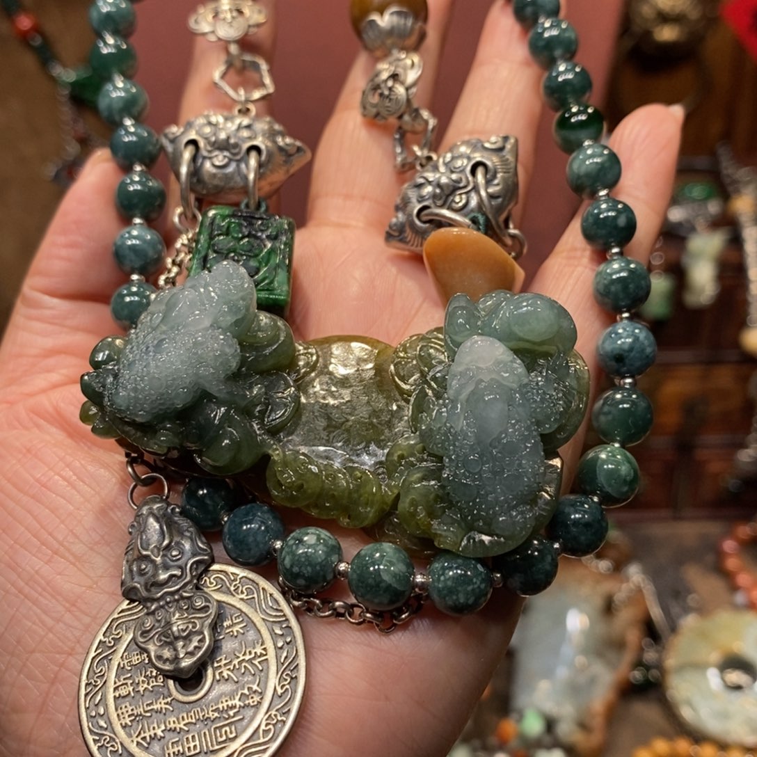 翡翠吊坠(赠链)未镶嵌