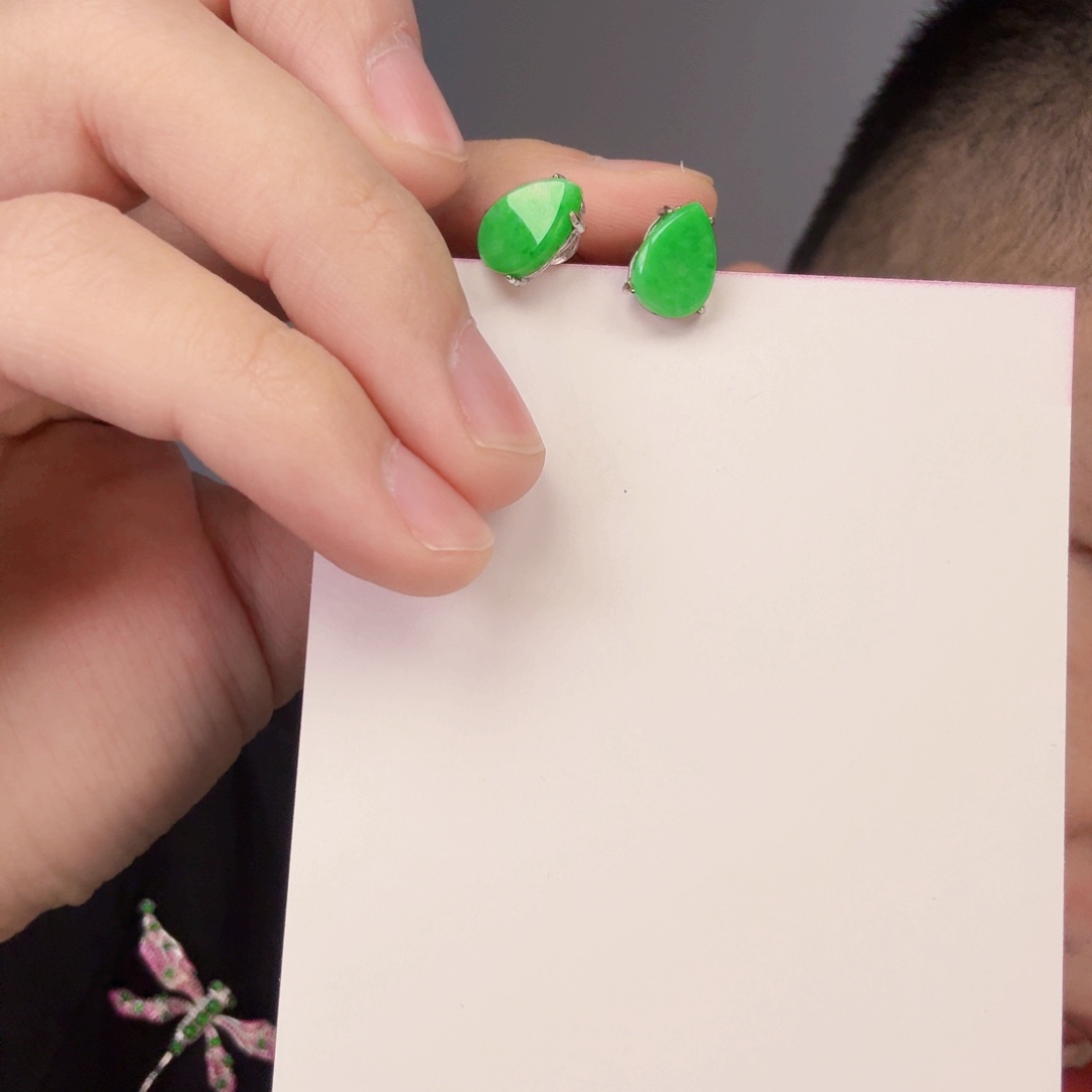 翡翠颈饰未镶嵌一对