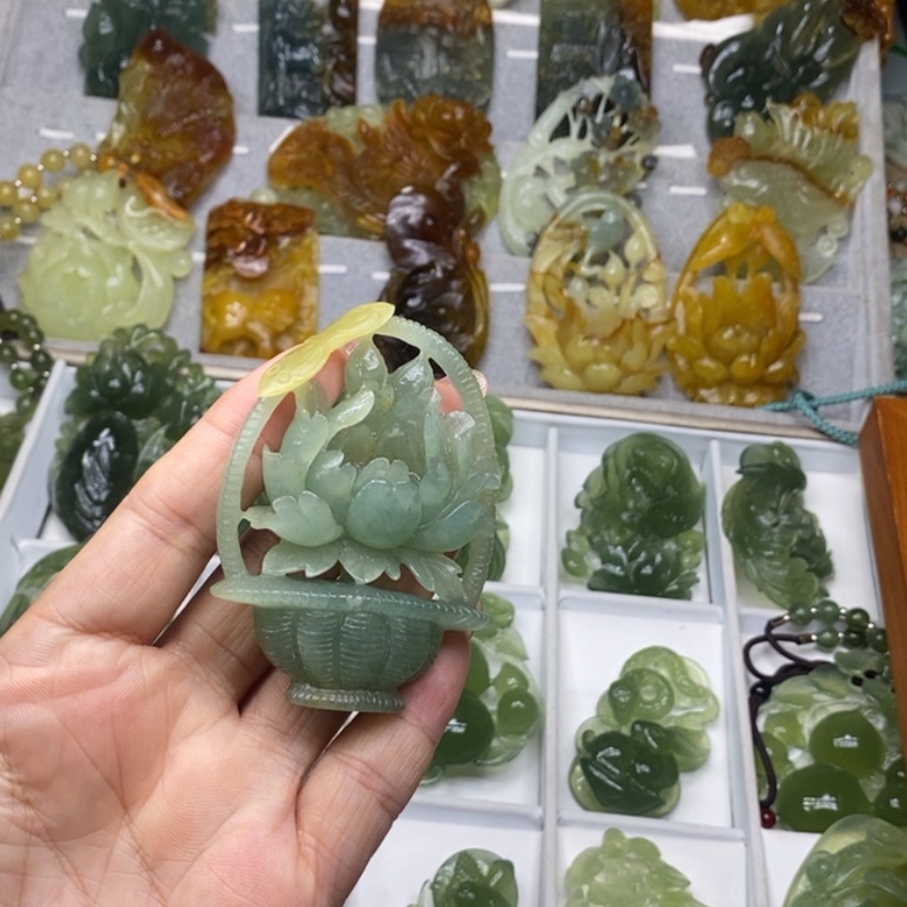 【闪购商品】蛇纹石玉颈饰未镶嵌幸**李