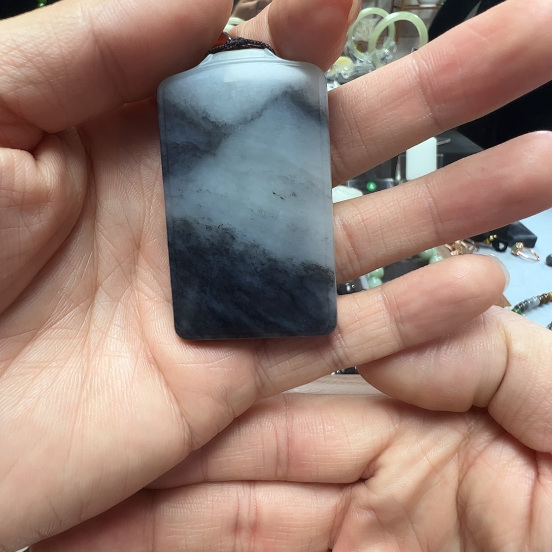 M***y和田玉（墨玉）未镶嵌颈饰